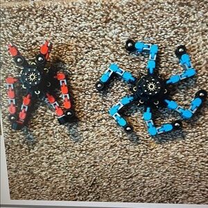 2 Deformable fidget spinner robot toys